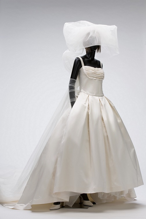 梅艳芳在《梅艳芳经典金曲演唱会2003》中穿着的舞台服饰