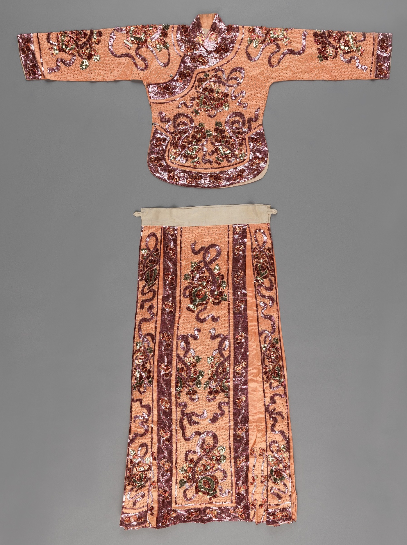 浅橙地疏片袄裙